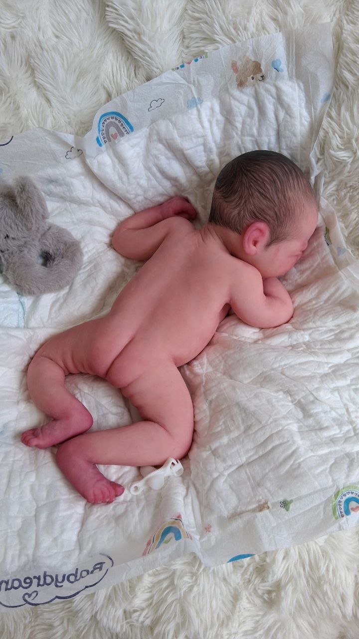 Silikon-Skulptur Vollkörper Baby "Eyda"