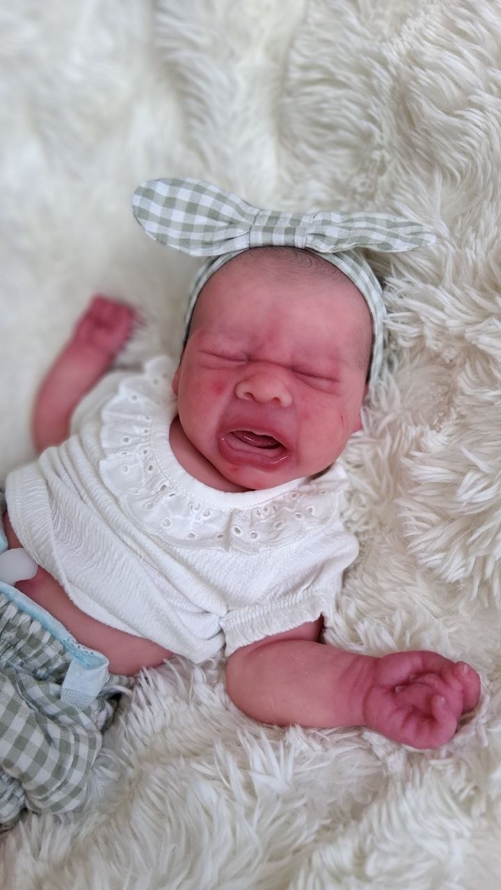 Silikon-Skulptur Vollkörper Baby "Eyda"