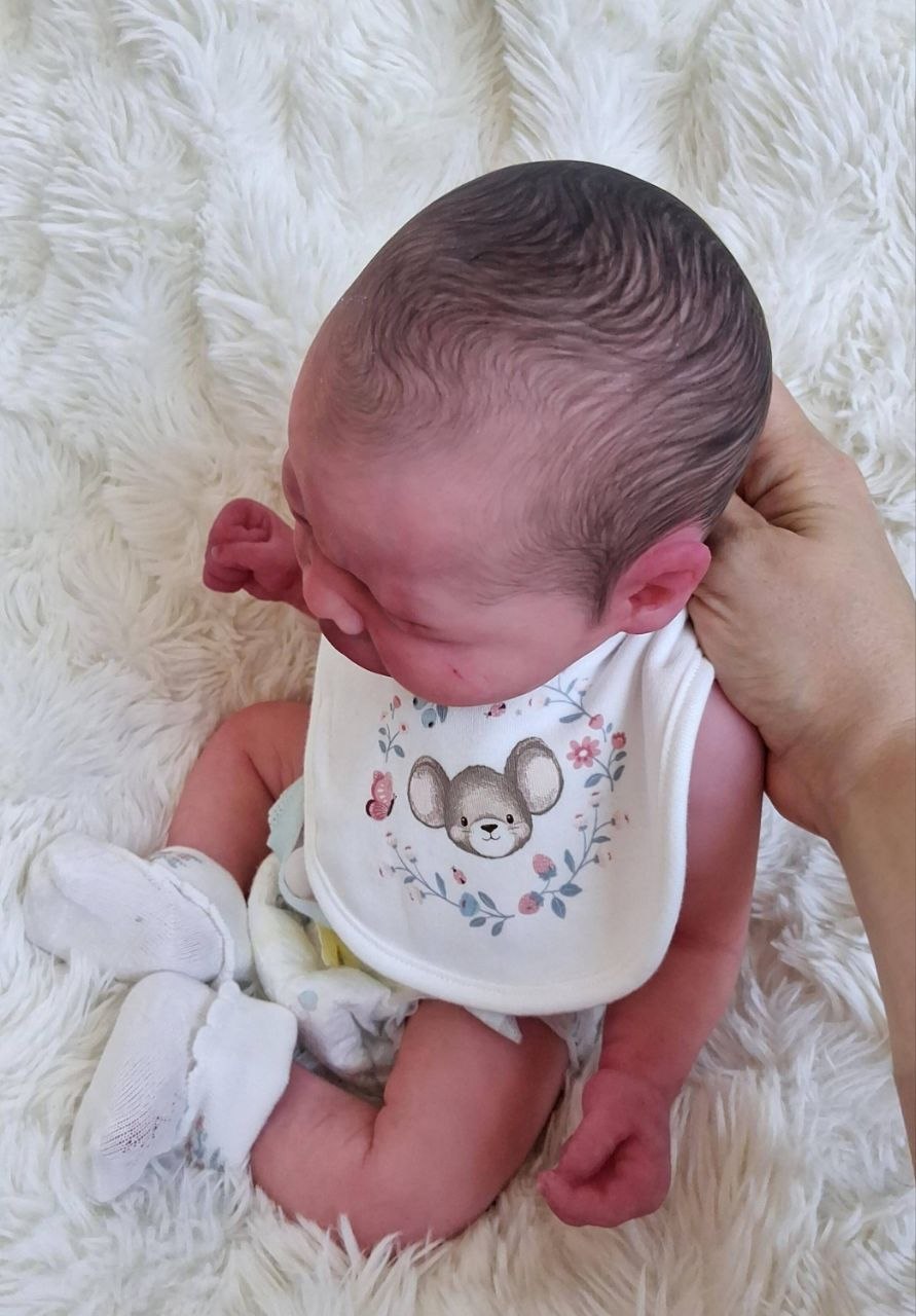 Silikon-Skulptur Vollkörper Baby "Eyda"