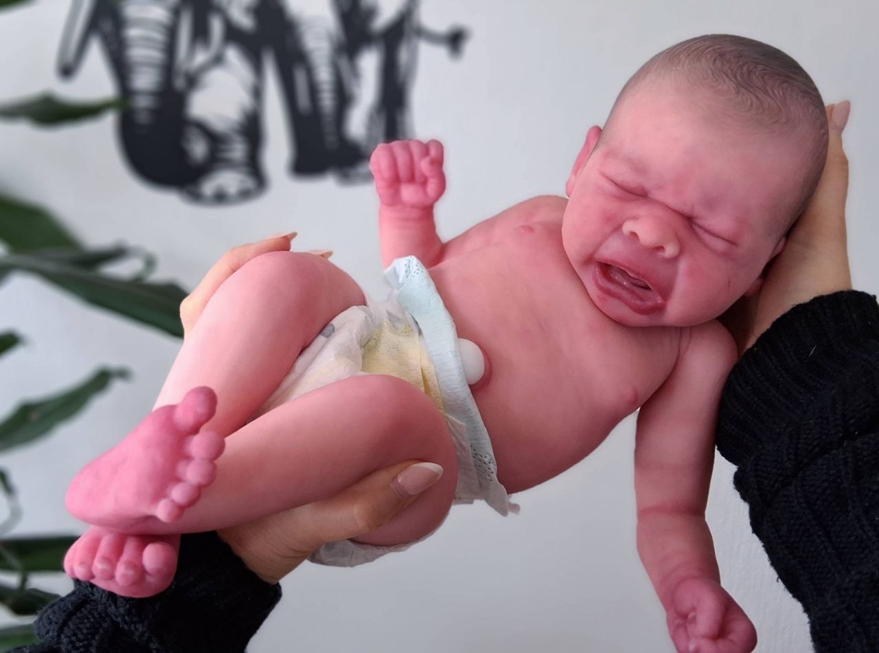 Silikon-Skulptur Vollkörper Baby "Eyda"