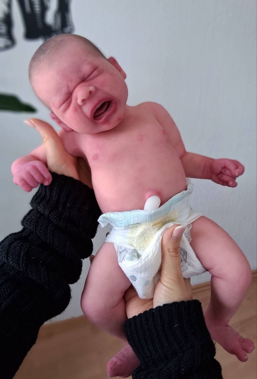 Silikon-Skulptur Vollkörper Baby "Eyda"