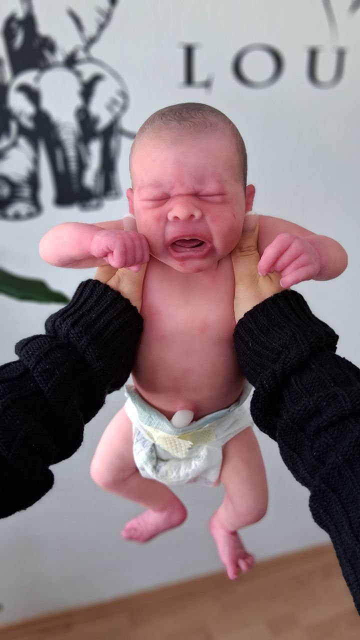 Silikon-Skulptur Vollkörper Baby "Eyda"
