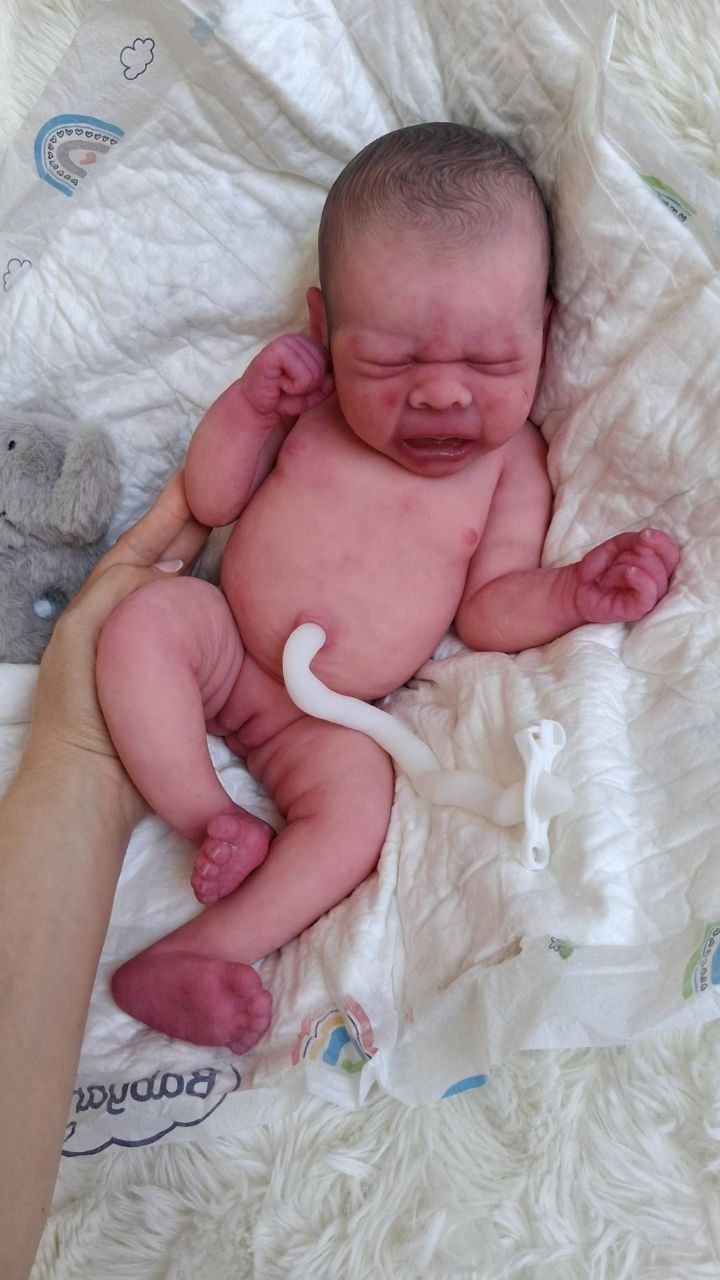 Silikon-Skulptur Vollkörper Baby "Eyda"