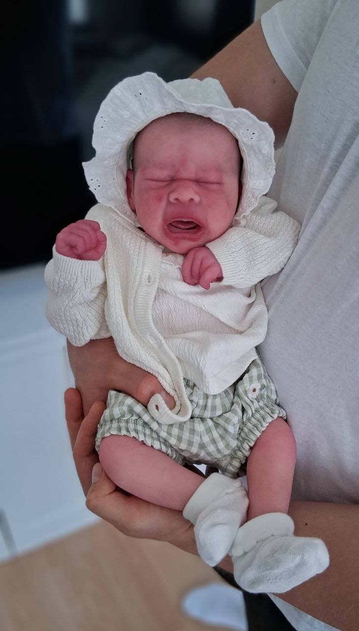 Silikon-Skulptur Vollkörper Baby "Eyda"