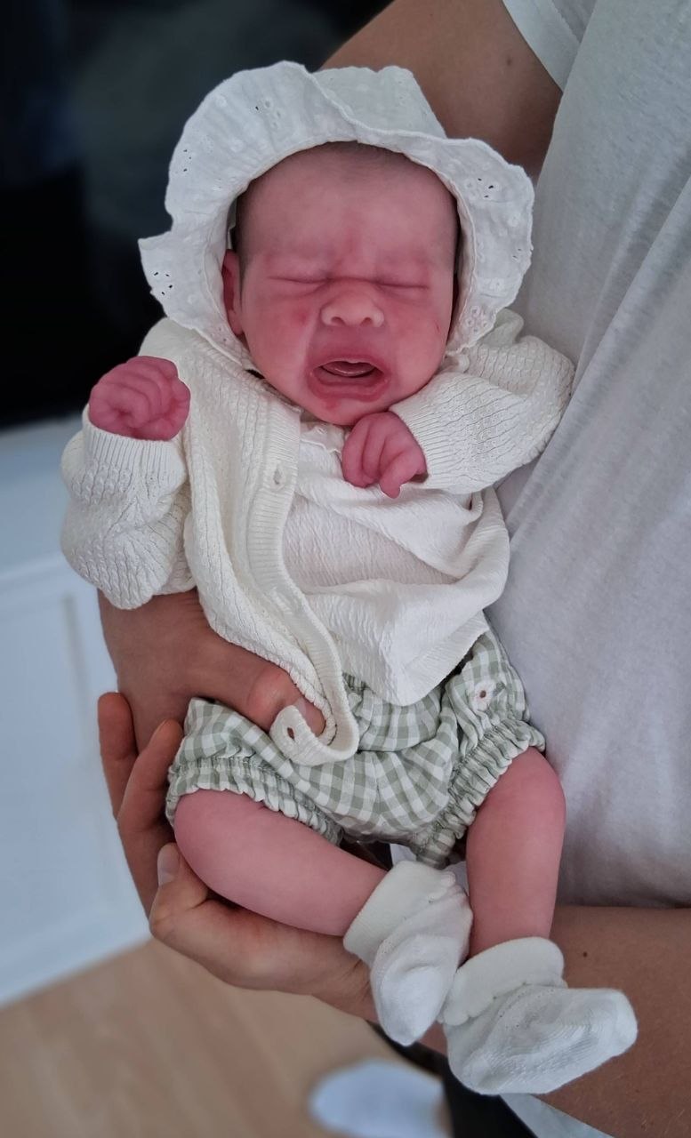 Silikon-Skulptur Vollkörper Baby "Eyda"