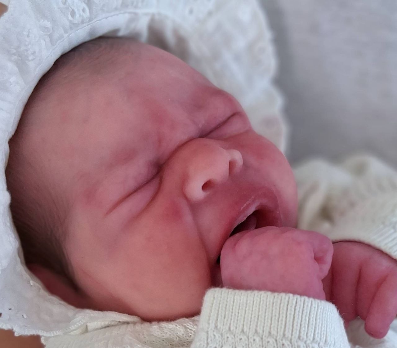 Silikon-Skulptur Vollkörper Baby "Eyda"