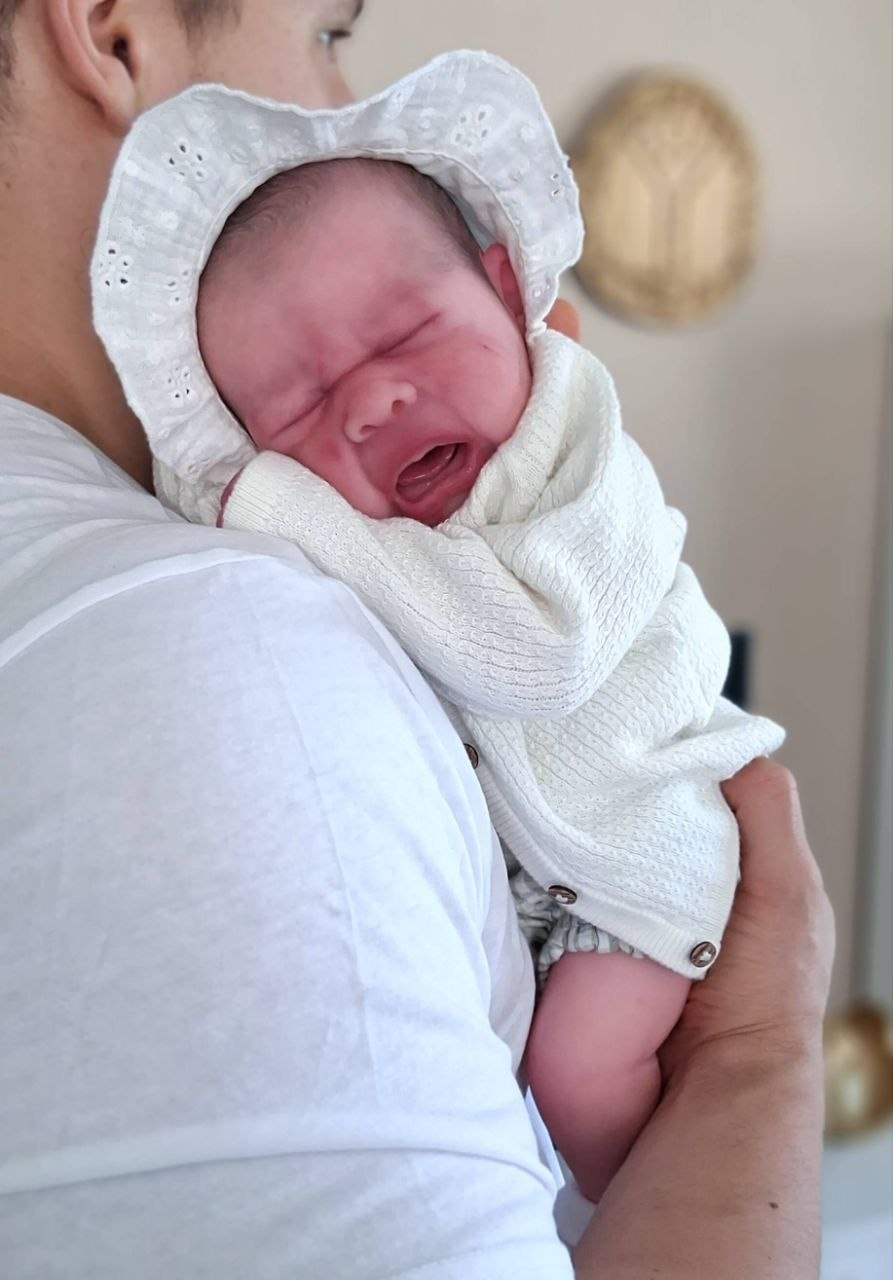 Silikon-Skulptur Vollkörper Baby "Eyda"