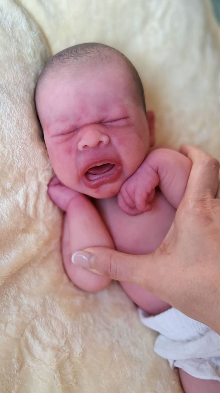 Silikon-Skulptur Vollkörper Baby "Eyda"