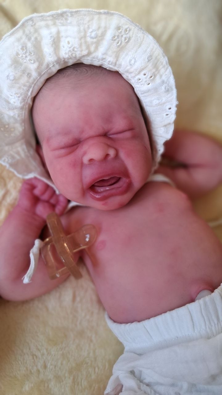 Silikon-Skulptur Vollkörper Baby "Eyda"