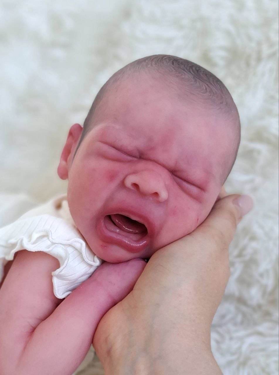 Silikon-Skulptur Vollkörper Baby "Eyda"