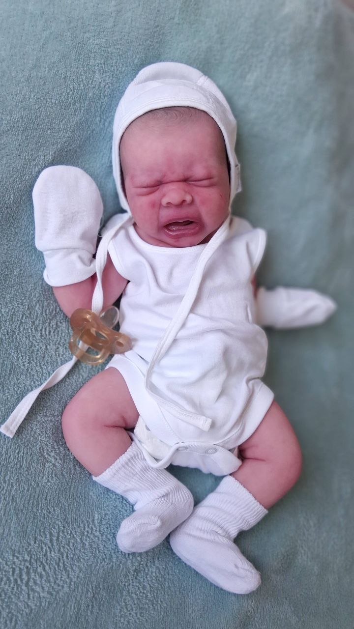 Silikon-Skulptur Vollkörper Baby "Eyda"