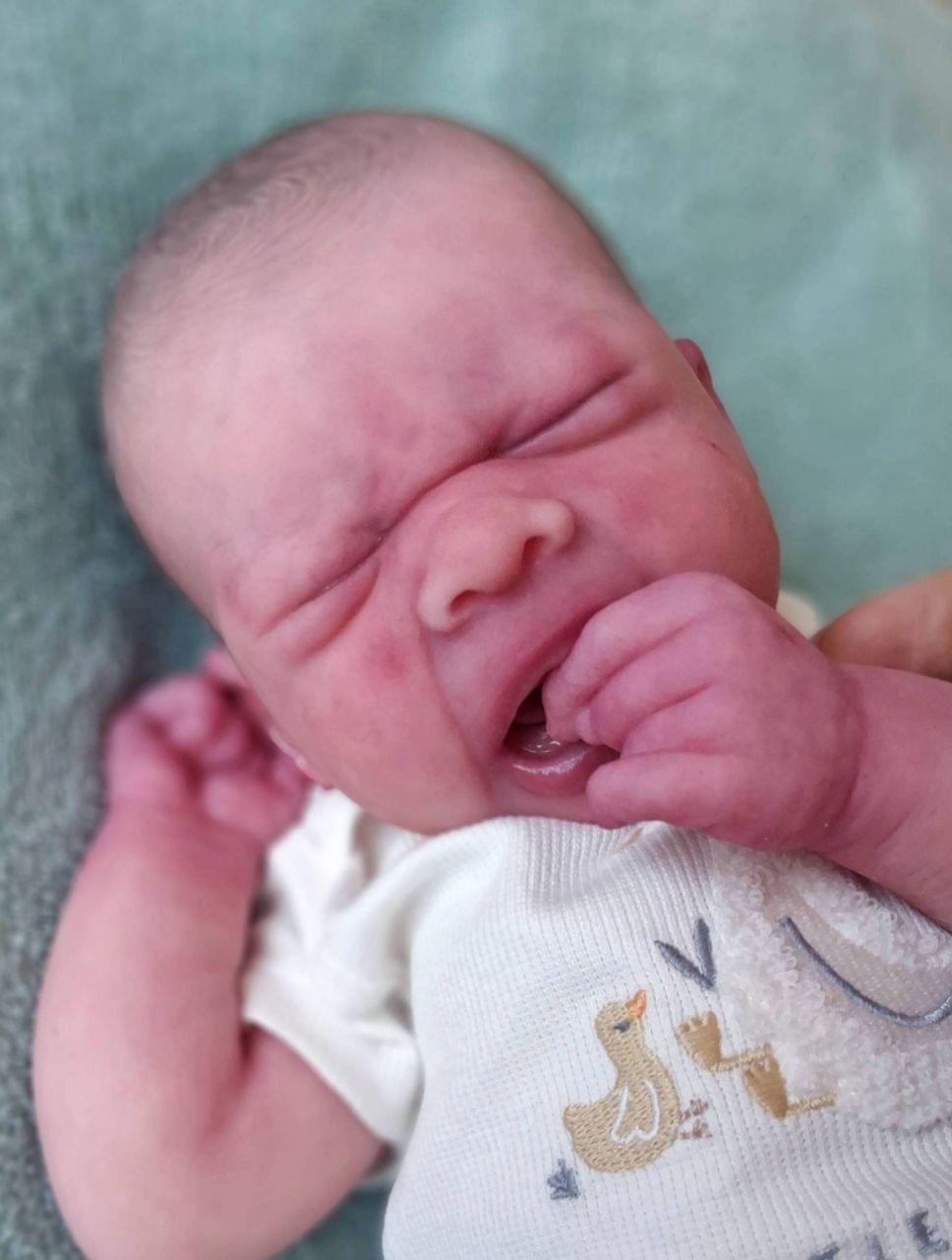 Silikon-Skulptur Vollkörper Baby "Eyda"